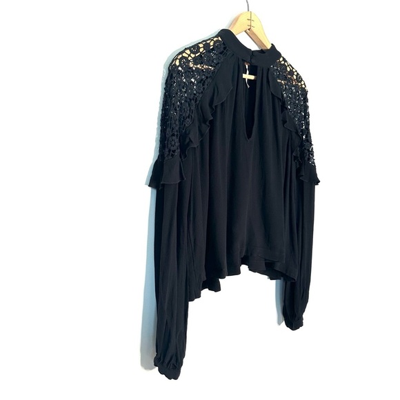 Free People | Black Little Bit Of Love Crochet Top Size Medium - Picture 5 of 13